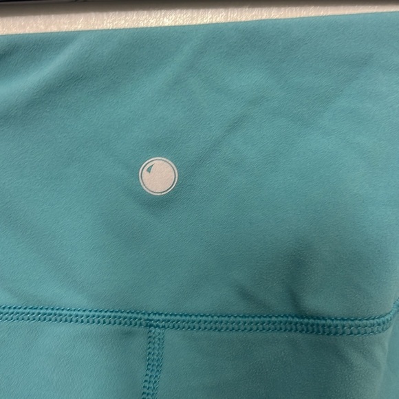 Yogalicious teal colored leggings Size XS, 24” inseam, 1 hidden pocket - Picture 3 of 7